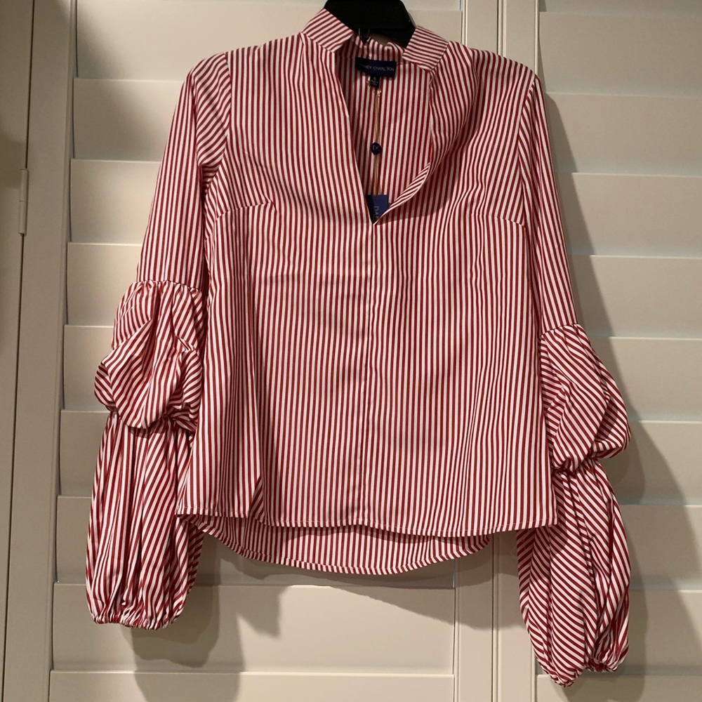 Women’s Dabney Charlton puff sleeve blouse.